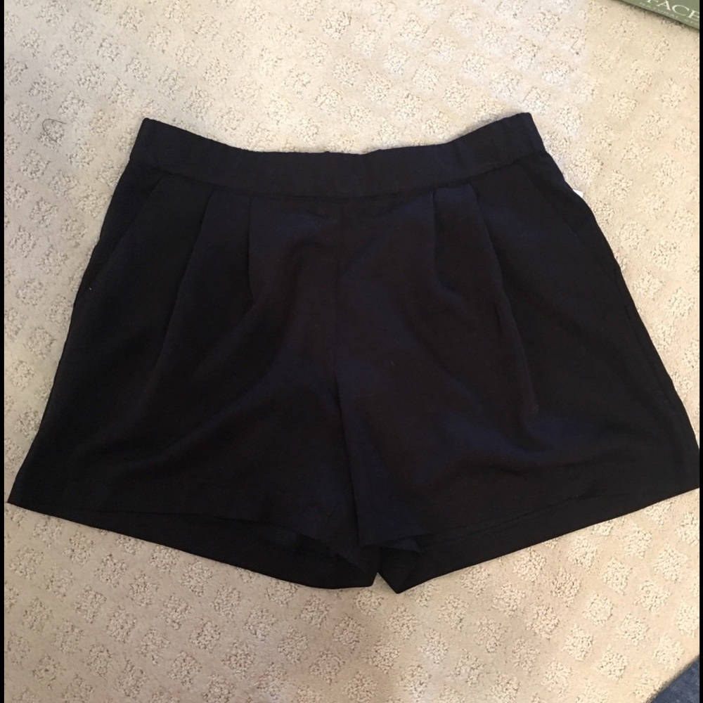 Black shorts with pocket